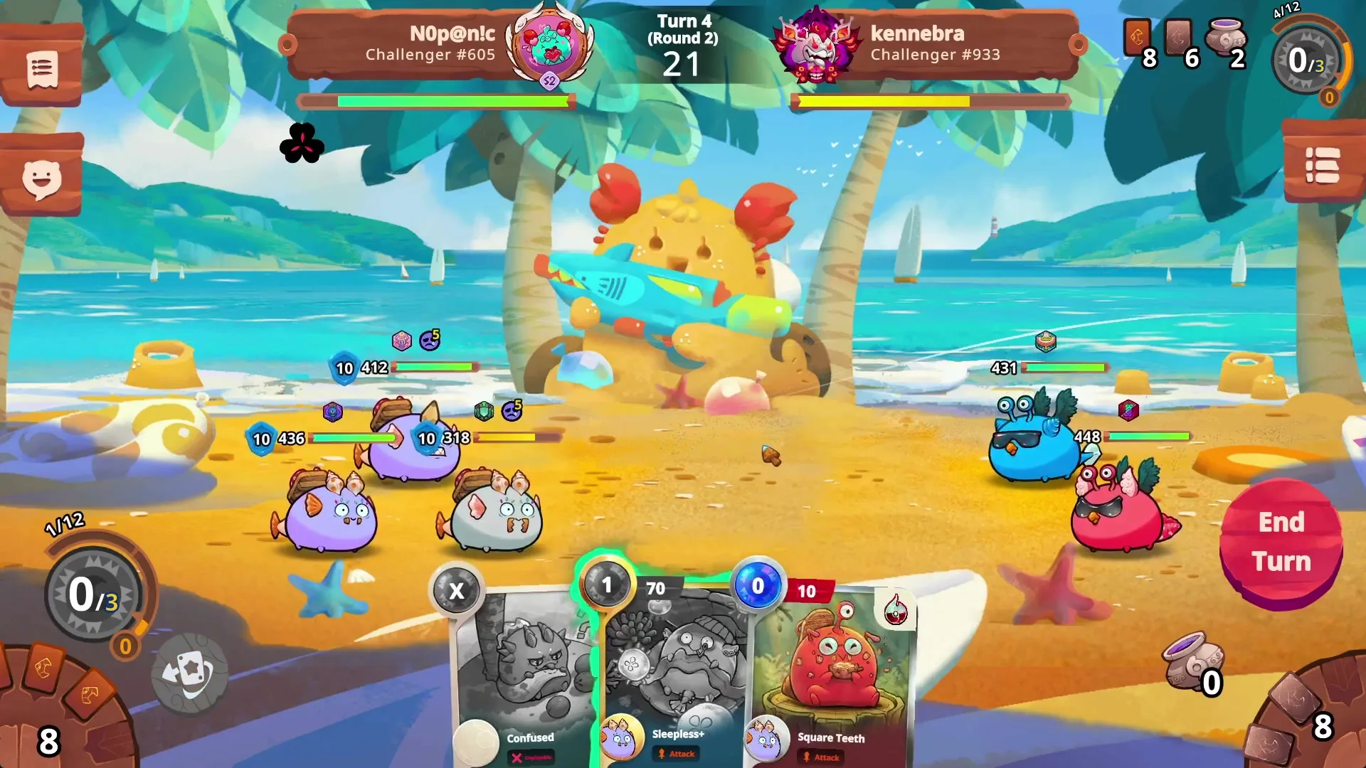 Axie Infinityのバトル画面。ビーチでキャラクターが対戦中。左上にプレイヤー名、中央にカードゲーム要素が見える。