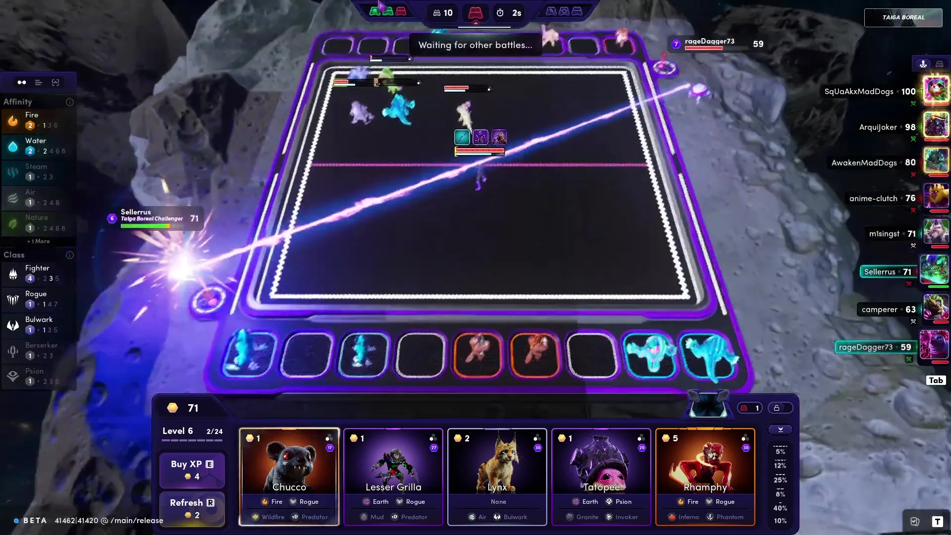 「Illuvium」のゲーム画面において、月の表面のような岩場のエリアにある対戦フィールドで複数のキャラクターが戦闘中であり、プレイヤーは下部のショップやパーティ編成画面を操作している。.